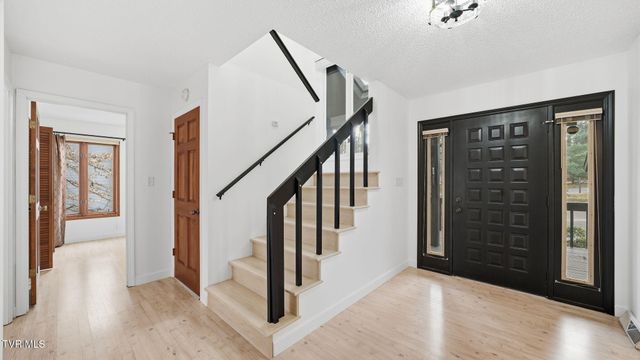 8 Red Fern Circle, Johnson City, TN 37604