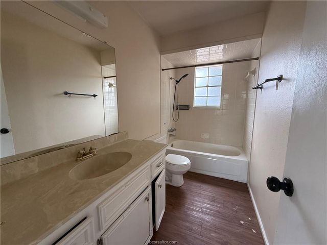 9776 Calhoun Road, Bryan, TX 77808