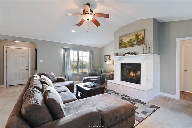 9776 Calhoun Road, Bryan, TX 77808