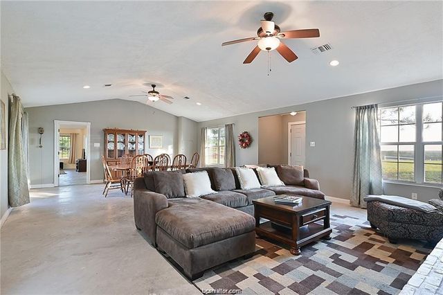 9776 Calhoun Road, Bryan, TX 77808