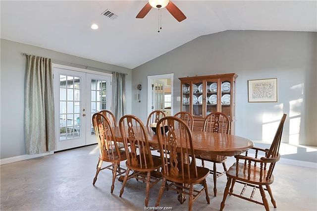 9776 Calhoun Road, Bryan, TX 77808