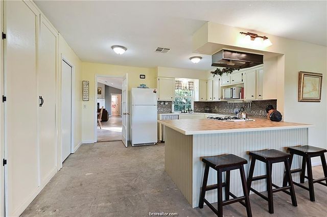 9776 Calhoun Road, Bryan, TX 77808