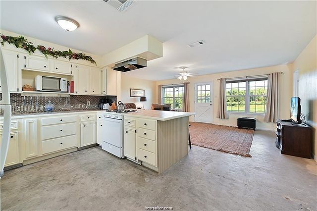 9776 Calhoun Road, Bryan, TX 77808