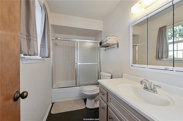 9776 Calhoun Road, Bryan, TX 77808