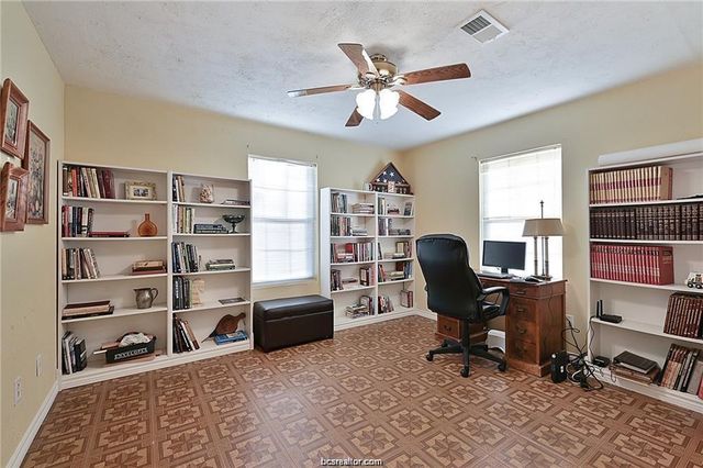 9776 Calhoun Road, Bryan, TX 77808