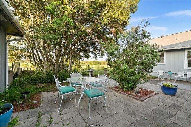 9776 Calhoun Road, Bryan, TX 77808