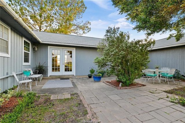 9776 Calhoun Road, Bryan, TX 77808