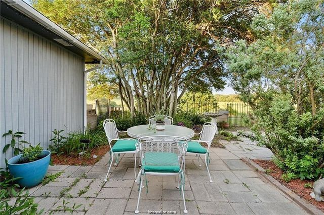 9776 Calhoun Road, Bryan, TX 77808