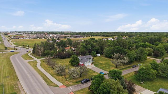 3513 41st Avenue S, Fargo, ND 58104