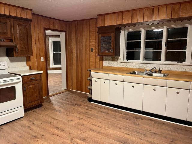 17 Spencer Street, Lyons, NY 14489