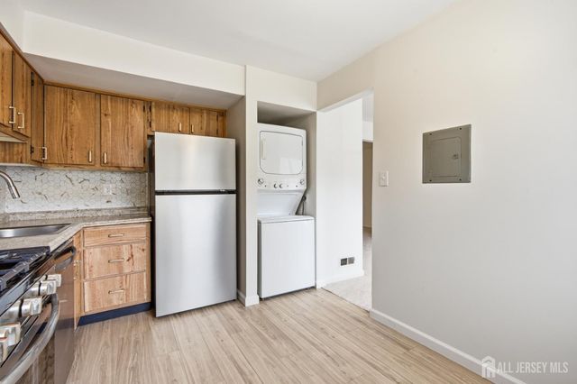 1913 Raspberry Court, Edison, NJ 08817