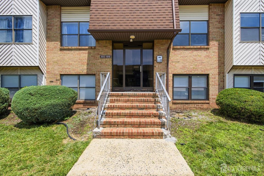 1913 Raspberry Court, Edison, NJ 08817