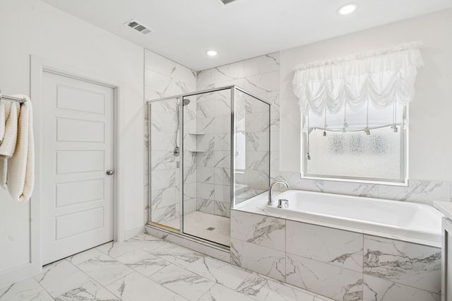 648 Courtyard Lane, Irving, TX 75039