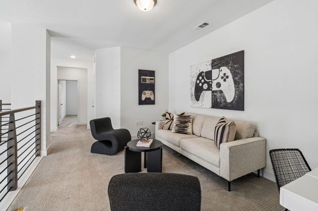 648 Courtyard Lane, Irving, TX 75039