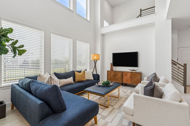 648 Courtyard Lane, Irving, TX 75039