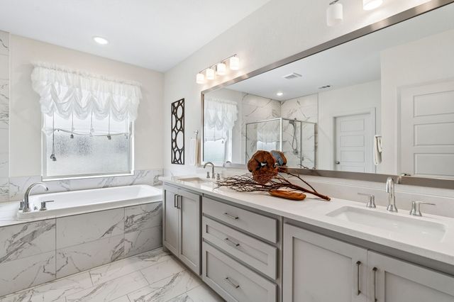 648 Courtyard Lane, Irving, TX 75039