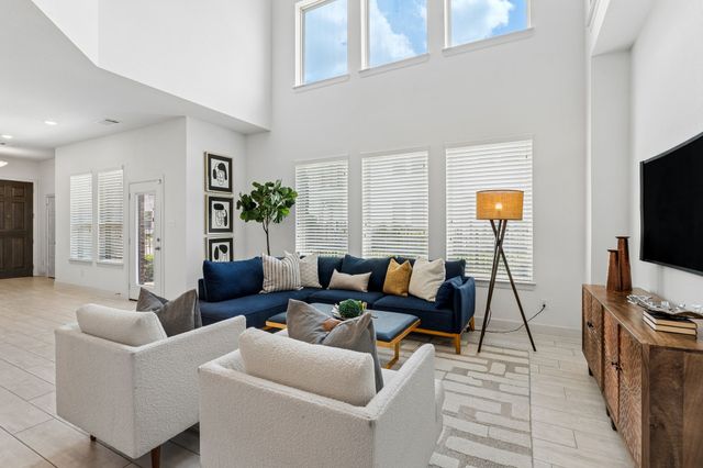 648 Courtyard Lane, Irving, TX 75039
