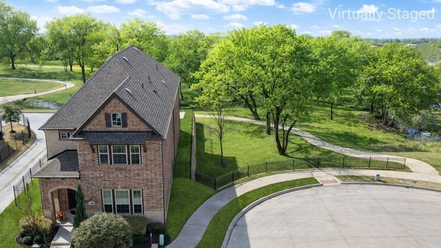 648 Courtyard Lane, Irving, TX 75039