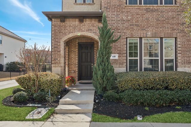 648 Courtyard Lane, Irving, TX 75039