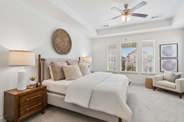 648 Courtyard Lane, Irving, TX 75039