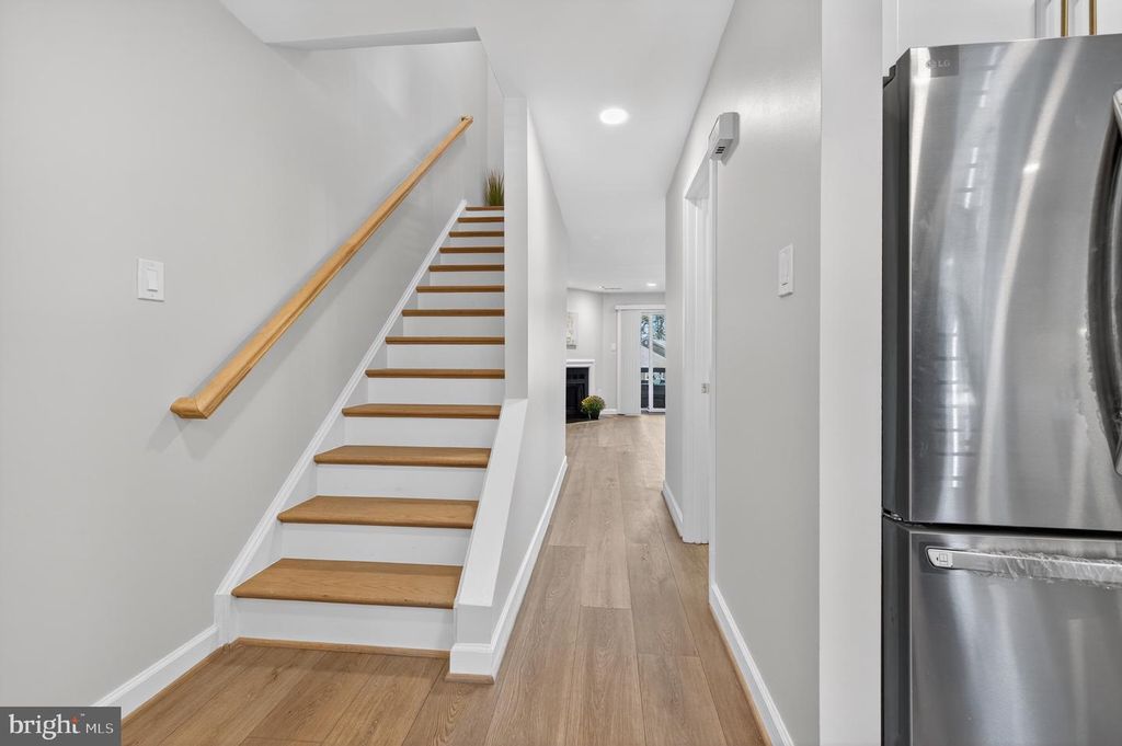 33 DUDLEY CT #25, Bethesda, MD 20814