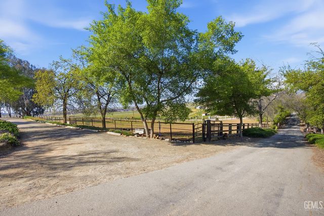 12147 Cliff Avenue, Bakersfield, CA 93306