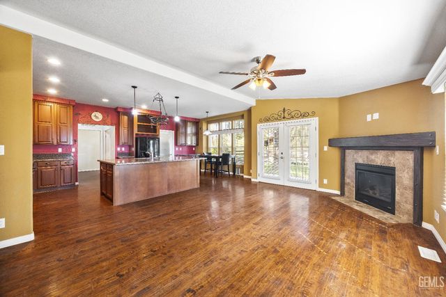 12147 Cliff Avenue, Bakersfield, CA 93306