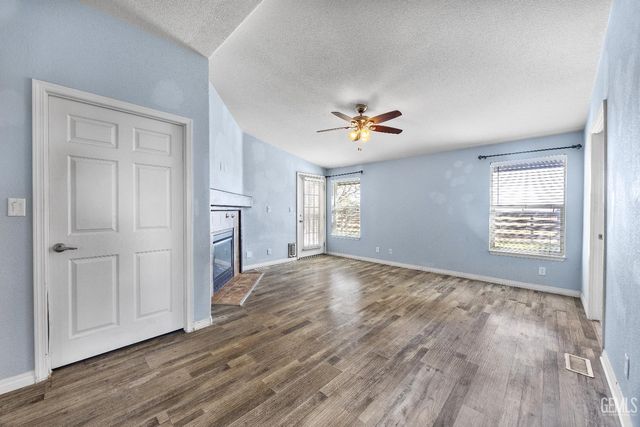 12147 Cliff Avenue, Bakersfield, CA 93306