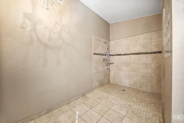 12147 Cliff Avenue, Bakersfield, CA 93306