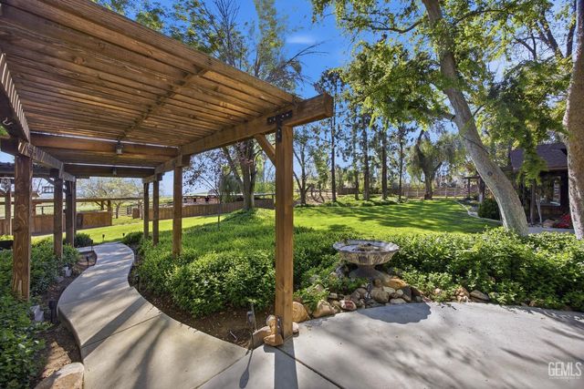 12147 Cliff Avenue, Bakersfield, CA 93306