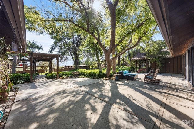 12147 Cliff Avenue, Bakersfield, CA 93306