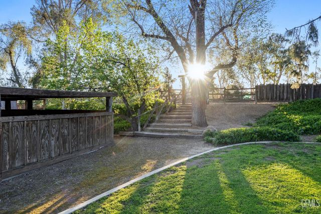 12147 Cliff Avenue, Bakersfield, CA 93306