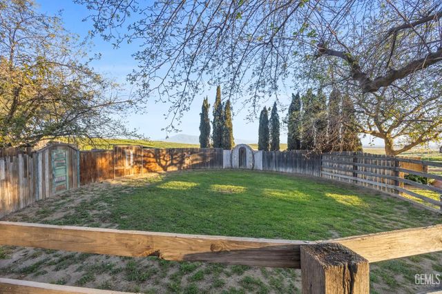 12147 Cliff Avenue, Bakersfield, CA 93306