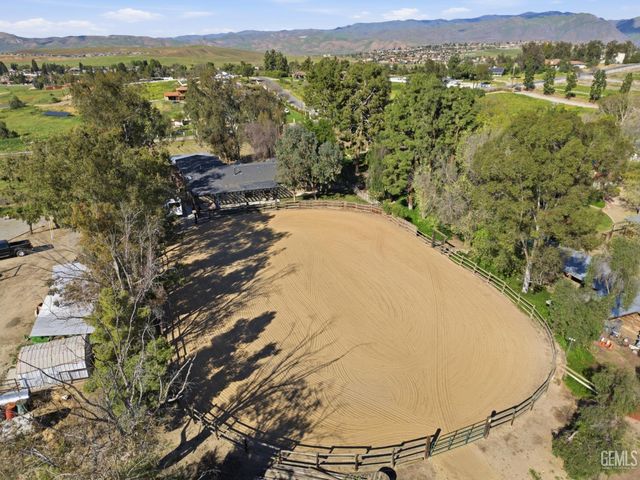 12147 Cliff Avenue, Bakersfield, CA 93306