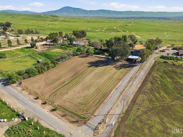 12147 Cliff Avenue, Bakersfield, CA 93306