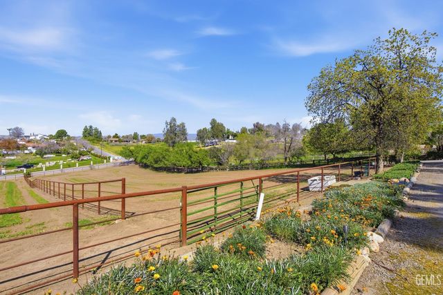 12147 Cliff Avenue, Bakersfield, CA 93306