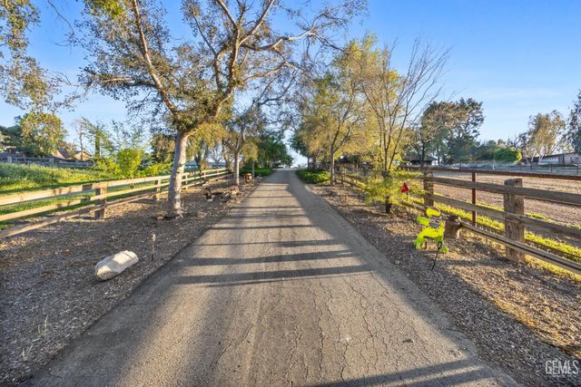 12147 Cliff Avenue, Bakersfield, CA 93306