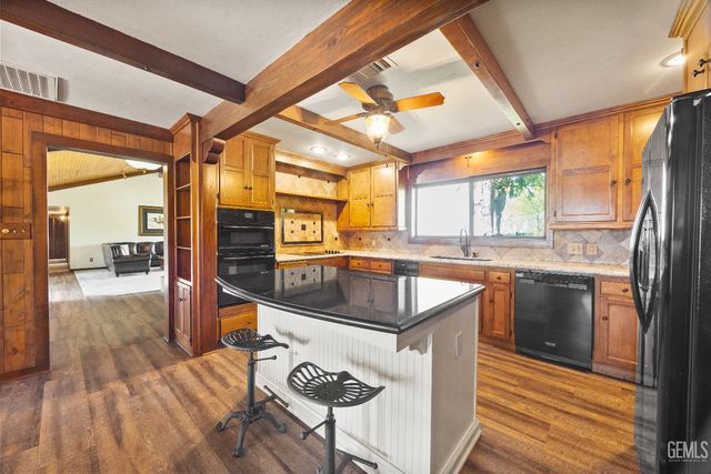 12147 Cliff Avenue, Bakersfield, CA 93306