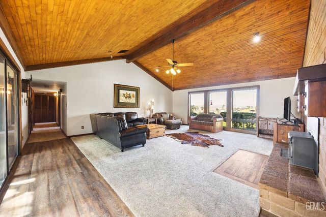 12147 Cliff Avenue, Bakersfield, CA 93306