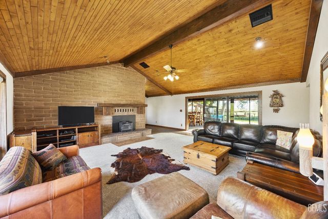 12147 Cliff Avenue, Bakersfield, CA 93306