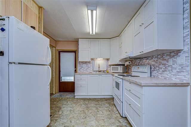 6128 RIDGEWOOD DRIVE, Zephyrhills, FL 33542