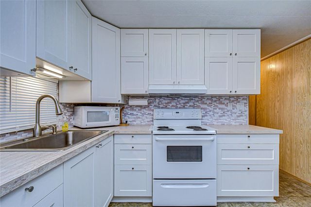 6128 RIDGEWOOD DRIVE, Zephyrhills, FL 33542