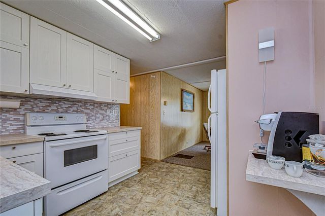 6128 RIDGEWOOD DRIVE, Zephyrhills, FL 33542