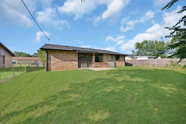 132 Yorkshire Drive, Cedar Hill, TX 75104