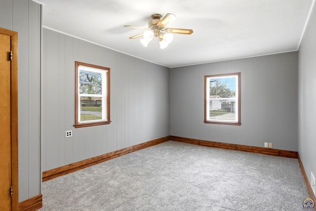 2113 SE Swygart ST, Topeka, KS 66605