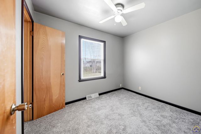 2113 SE Swygart ST, Topeka, KS 66605