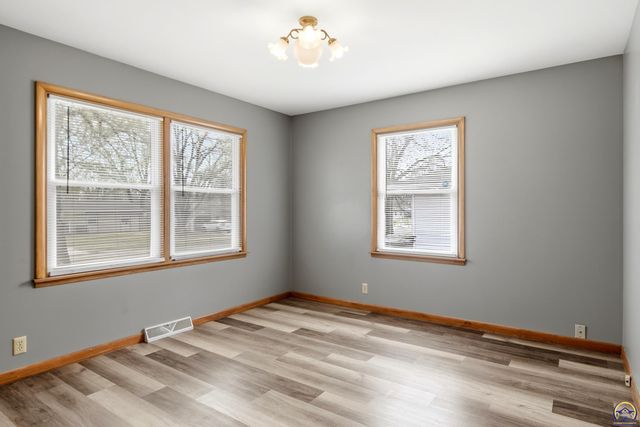 2113 SE Swygart ST, Topeka, KS 66605