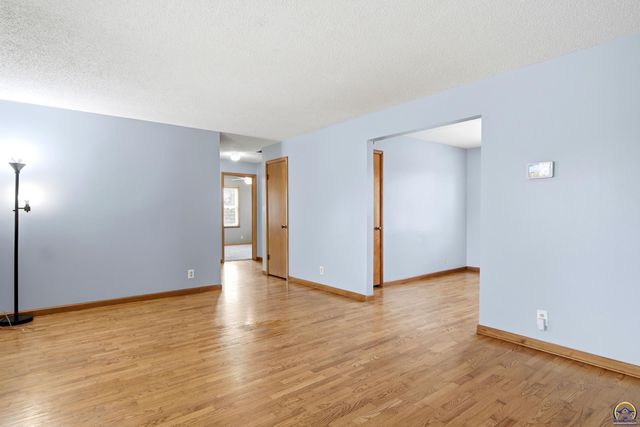 2113 SE Swygart ST, Topeka, KS 66605