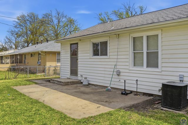 2113 SE Swygart ST, Topeka, KS 66605