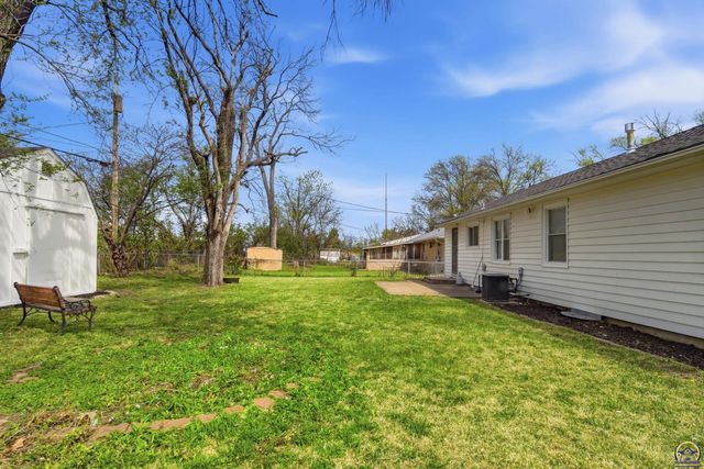 2113 SE Swygart ST, Topeka, KS 66605